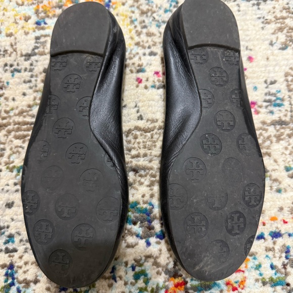 Tory Burch Black leather Claire ballet flats with gold embellishment size 7 - Picture 3 of 4